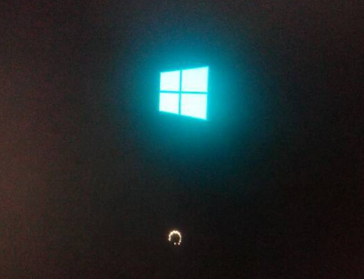 win10开机屏幕就剩鼠标箭头如何解决
