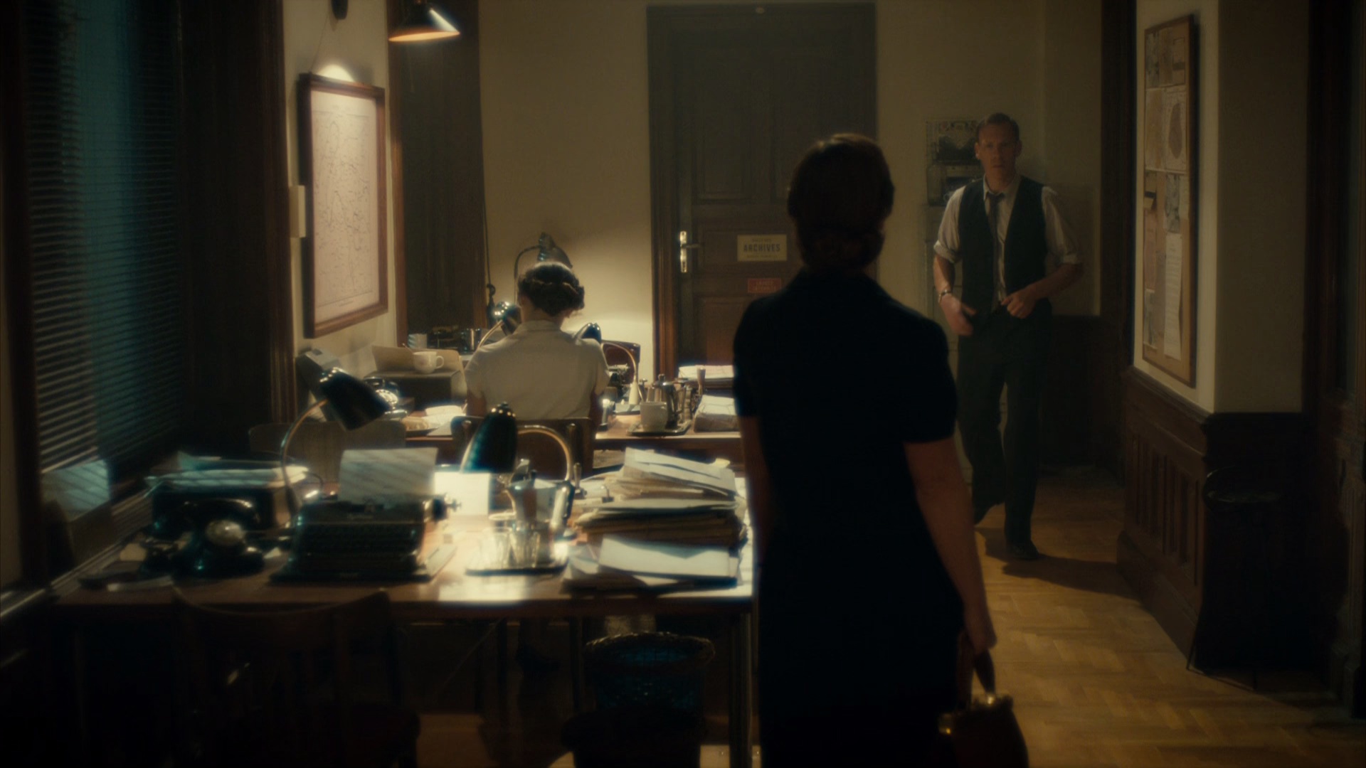 梅格雷的圈套[中英字幕].Maigret.Sets.a.Trap.2016.BluRay.1080p.x265.10bit-MiniHD 2.21GB-4.jpeg
