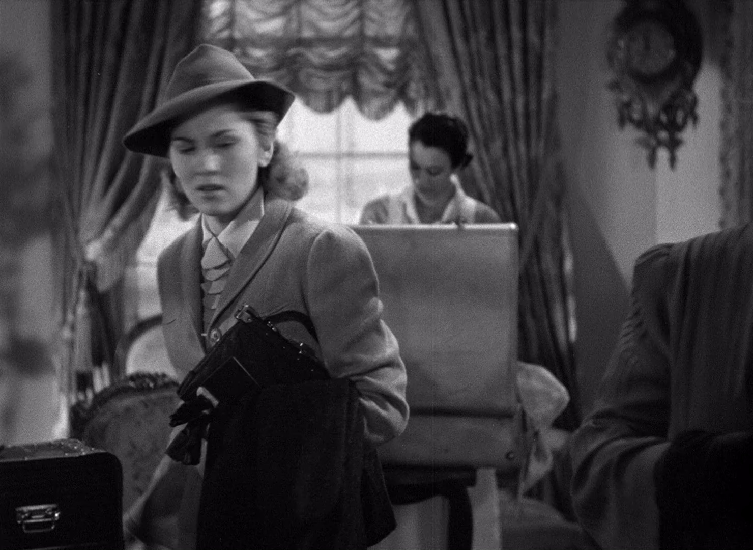 蝴蝶梦[国英多音轨/中英字幕].Rebecca.1940.BluRay.1080p.x265.10bit.3Audio-MiniHD 7.38GB-2.jpeg