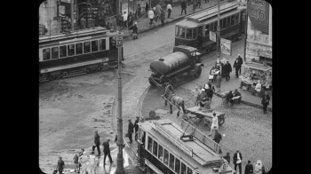 持摄影机的人.Man.with.a.Movie.Camera.1929.Bluray.Moc.1080p.AVC.LPCM.2.0-TAG 69.72GB-4.png 持摄影机的人.Man.with.a.Movie.Camera.1929.Bluray.Moc.1080p.AVC.LPCM.2.0-TAG 69.72GB-4.png